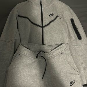 Nike tech grey medium